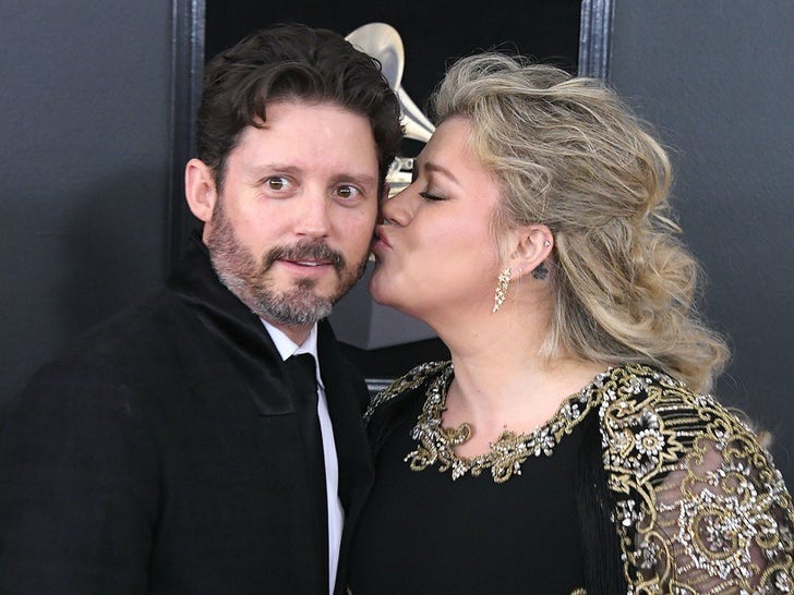 78499669fb5148b09a82121a93cd2d3a_md Kelly Clarkson and Brandon Blackstock -- Happier Times