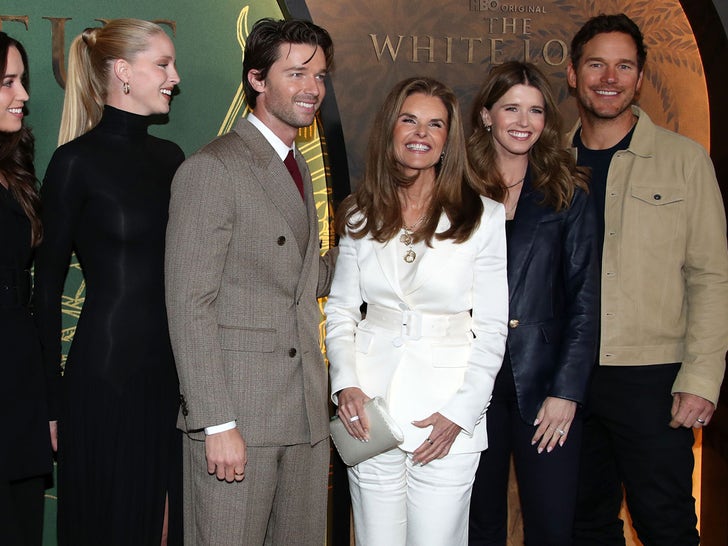 787514ecb24d4495b2db0b69fbba2c27_md 021-schwarzenegger-family-white-lotus-3-premiere-primary