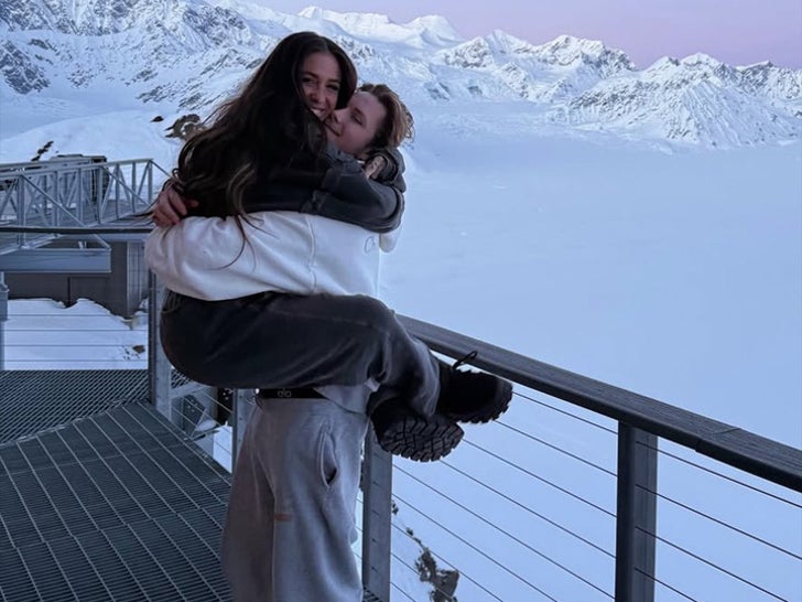 78954069fd1549b4ad4dc7a5e65ed9ca_md 0311-ariana-biermann-alaska-vacay-sub2_720