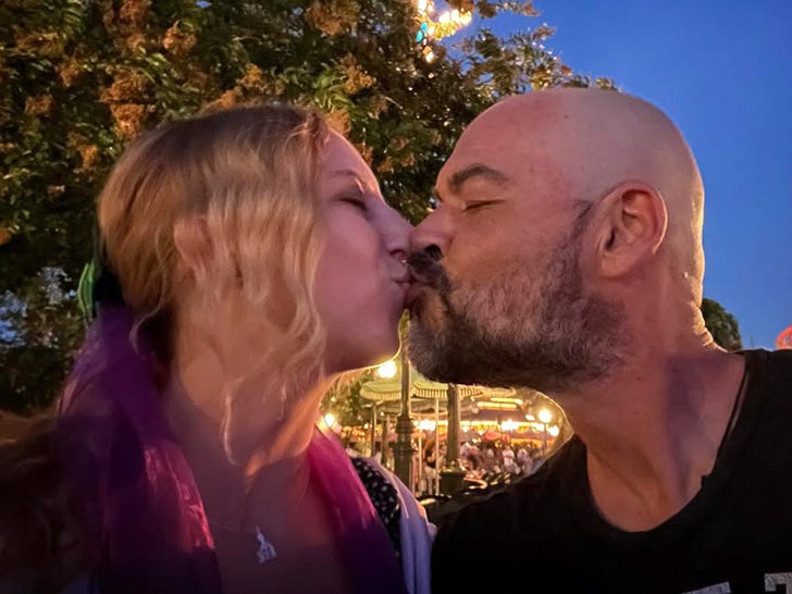7ac1d10c3c4249f89249f682234c4891_md Victoria and Aaron Goodwin Happier Times