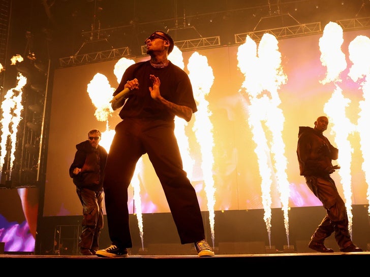 7b25fa41699745379065d2d561904c49_md Chris Brown's 11:11 Tour