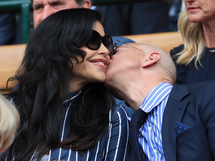 7b5f466af6bf424a9d9ec02d2aad475d_md Jeff Bezos And Lauren Sanchez Together