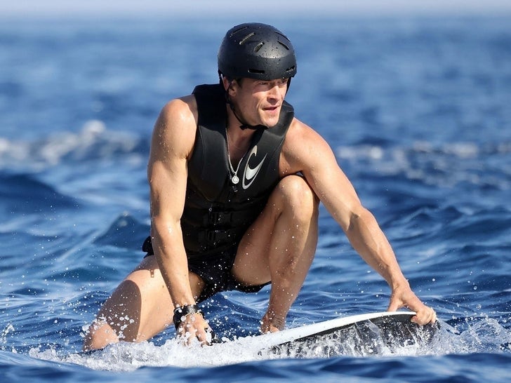 0708-Orlando-Bloom-Honeymooning-With-Bezos-SUB