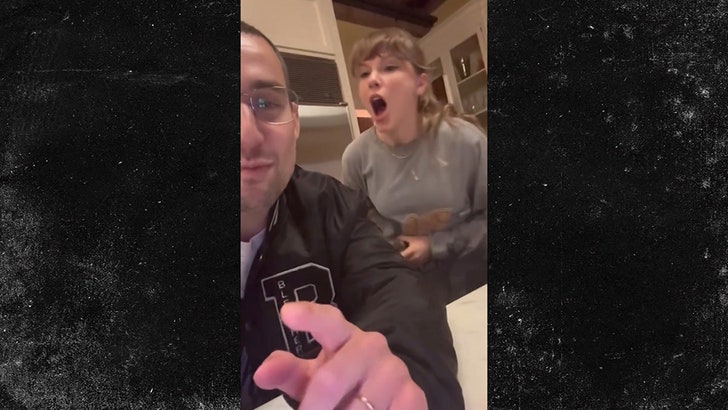 7ee0986ef7d4496fb862d5d458fabcbd_md-1 053125_taylor_swift_kal