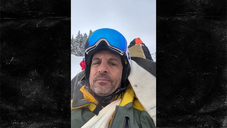 81ad506a1680478dbd0dfa2f5e002ae7_md 021525_mauricio_umansky-kal