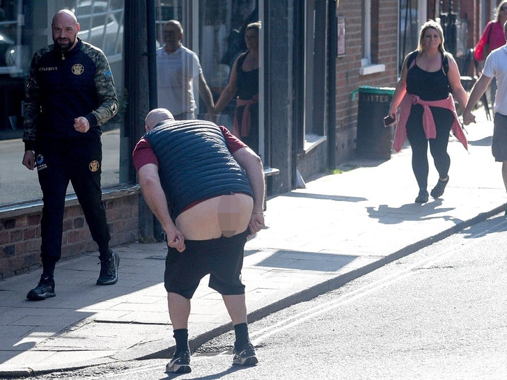 84471b8f27184444a2e3e4e0c6f95502_md John Fury mooning cameras