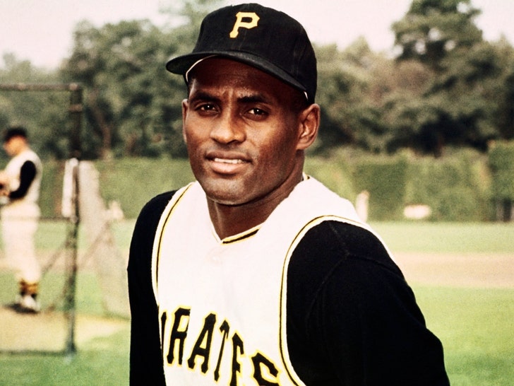 Roberto Clemente On The Field