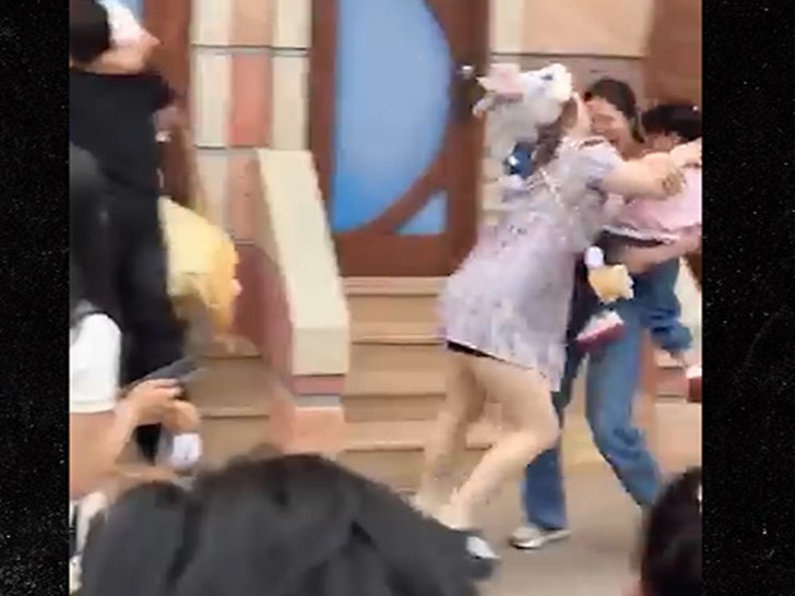 060325_disney_fight_china_push