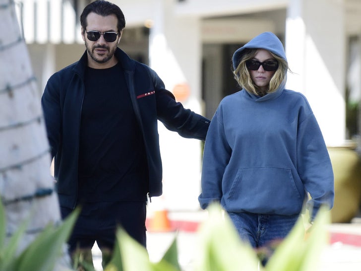 0407--Sydney-Sweeney-and-Jonathan-Davino-Meeting-For-Lunch-And-Walking-Their-Dog-primary-2