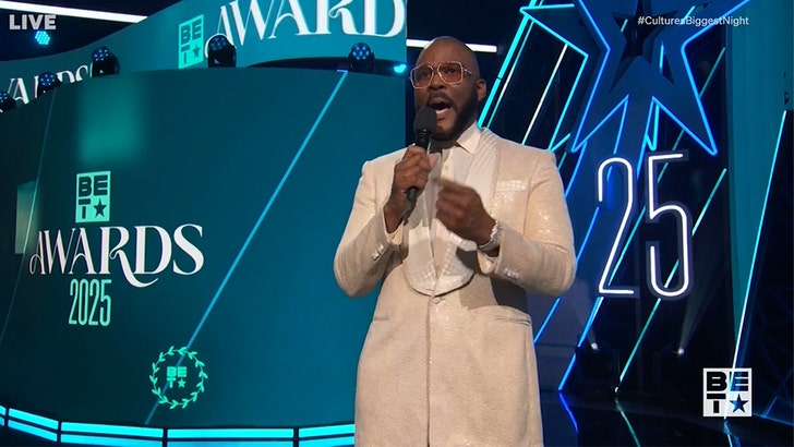 8651a4d197ab406085564c4cbb337560_md 061025_tyler_perry_kal