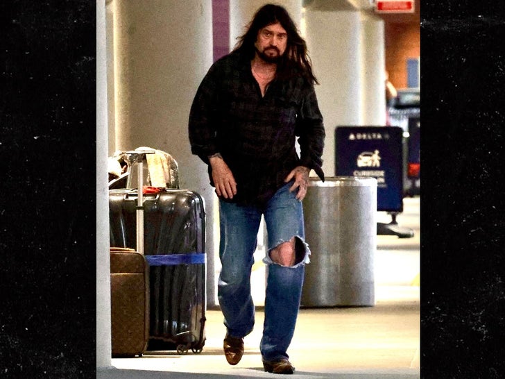 0429--Bill-Ray-Cyrus-and-Elizabeth-Hurley-have-an-emotional-departure-at-Nashville-international-airport-primary-3