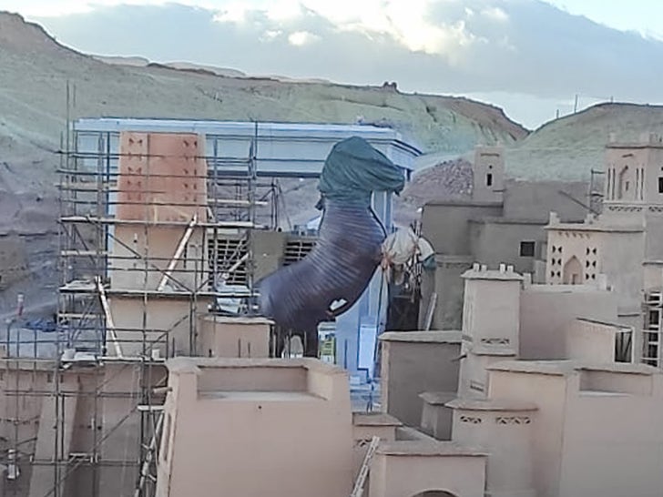 88bf9238f0c94f0eb5bbe6f76fbcdb05_md 0224-Christopher-Nolan-on-set-of-Odyssey-in-Morocco-primary-3