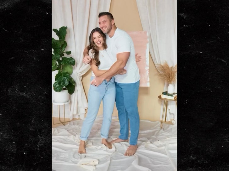 8951837ce4144e54b16dc25f49b47f01_md 030525-tim-tebow-1