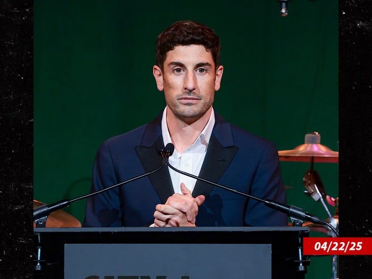 jason biggs sub getty swipe 2