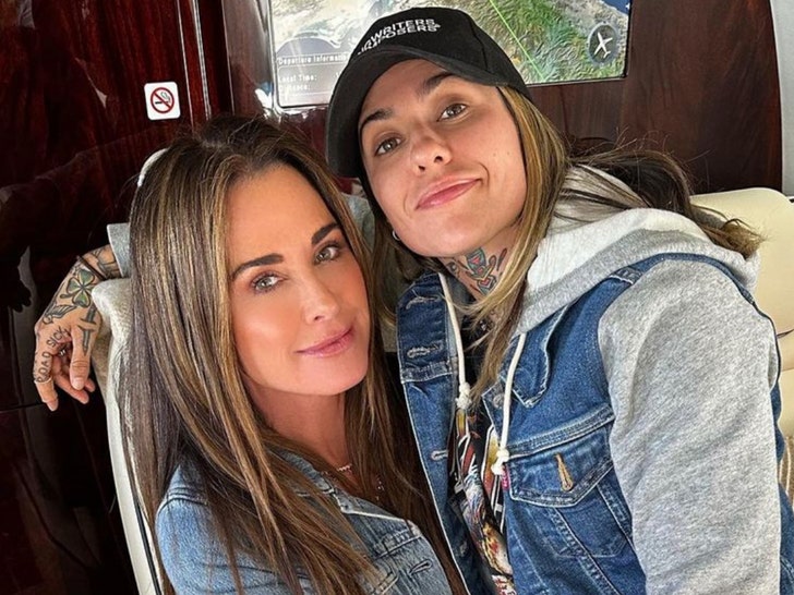 8a8e0fe580664d57b382bd34c31ef383_md Kyle Richards and Morgan Wade Together