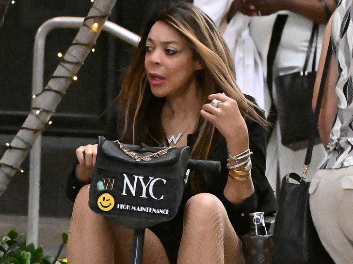 8c46396918f34e66bba422c61dd7fdf4_md 0217-Wendy-Williams-Hair-Salon-SUB-1