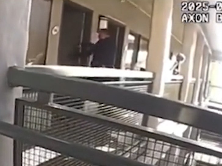 8c6bb35b6dcc465d885c3f837560556a_md 032825-woman-arrested-slit-throat-3