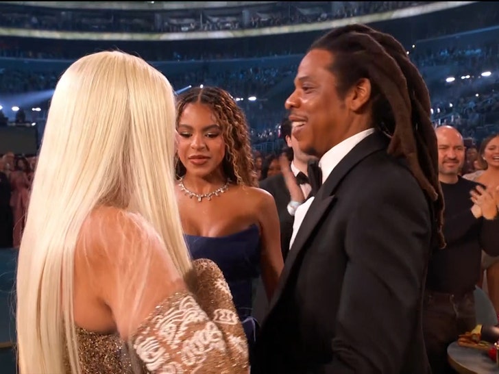 8db3413ff9c44095a6a2ccdea9c73e66_md 020225-grammys-beyonce-3