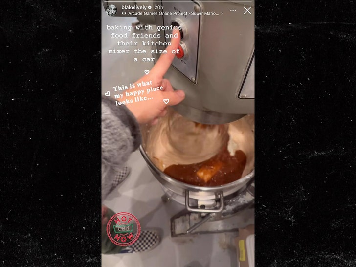 8ec48126fb5a4a789f754c9fa0f02140_md blake lively baking insta 1