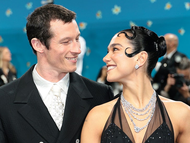 8efddc37a33e49f699d89b4aacdc1ab2_md Dua Lipa & Callum Turner Together