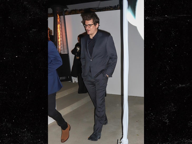 8f33ea408a784282a3fd715a2ae79bd6_md john mayer