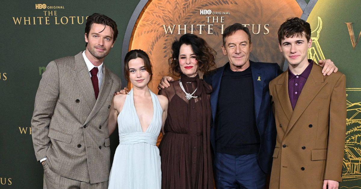 9-1754659622555 Nivola, here with his 'White Lotus' onscreen family, featured in an incest scene with Patrick Schwarzenegger, far left.