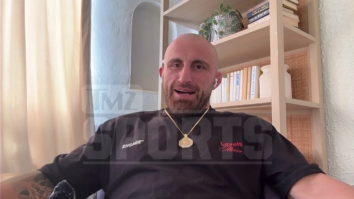 92279f8ea79f4e41ae3b0fc06fab9e88_md 040825_alex_volkanovski-kal