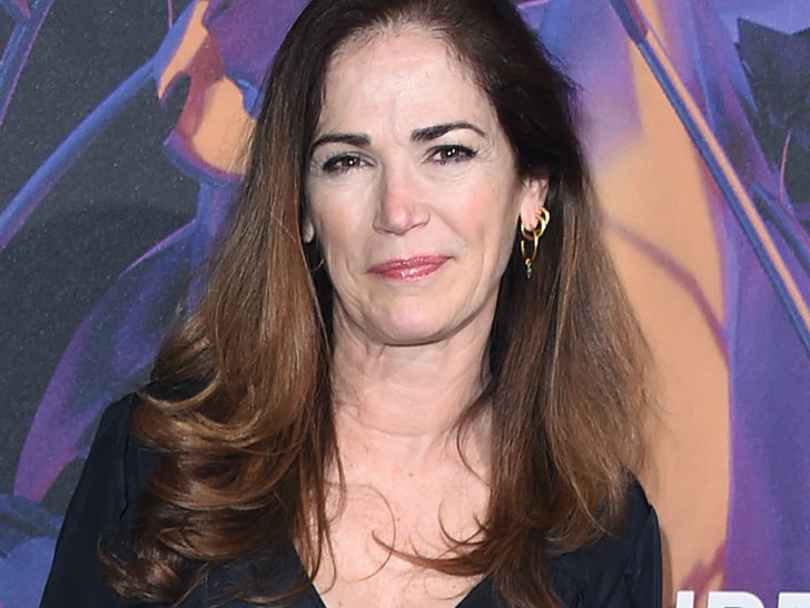 92c4e87f594047368ddffe826746d483_md kim delaney neutral