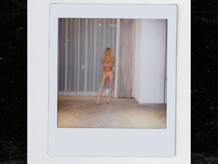 bianca censori shot by ye insta 1