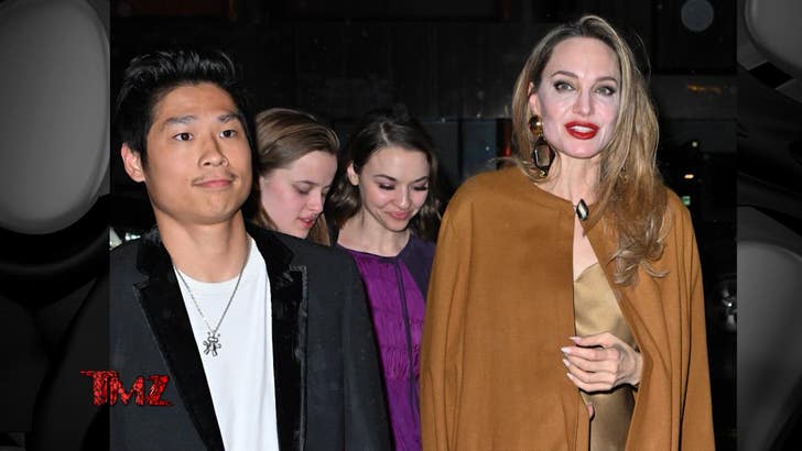 93123f350b1641dda24e43ec4561f809_md pax-jolie-pitt-crash-again-mm-012825_1964978