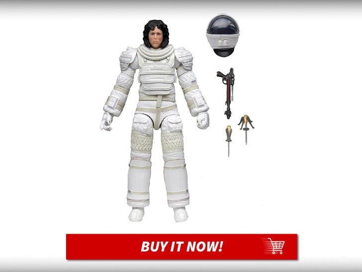 93a7b9b29b144353bd8d84d5e70227d7_md NECA-40th-Anniversary-Alien-Figure-Alien-Merch-MAIN