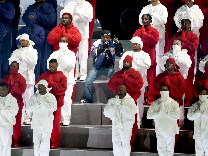 93cc28cd1d614f7c82eb59a0a2fb401d_md Kendrick Lamar Performs at Super Bowl LIX