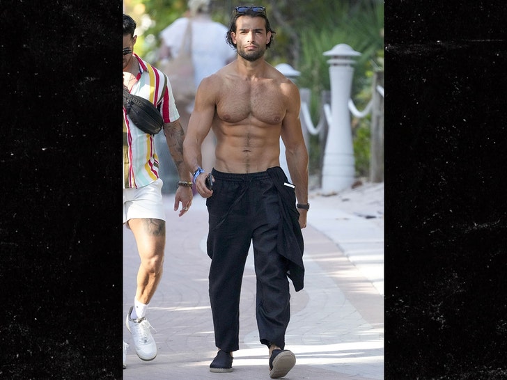 Sam-Asghari-Shirtless-in-Miami-backgrid-2