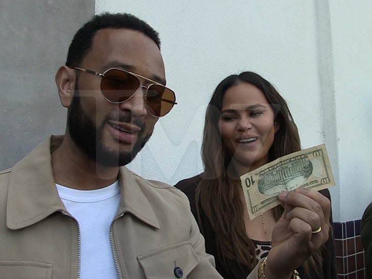 942a550db17b49f488867b7b698e70d1_md 020825-john-legend-chrissy-teigen-primary-4