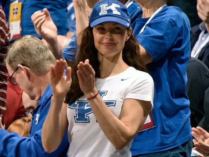 94ddb6cf6c3642fd8246a31846350c68_md Celebrity College Basketball Fans