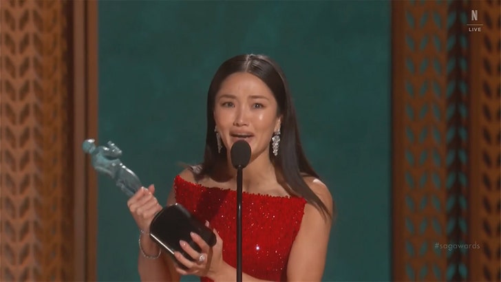 94e9b11f1372466a9c5ec8060d4ac3b2_md 022325-sag-awards-anna-sawaii-kal