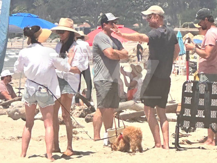 9522aa0cf2704c96837b04e95d851aeb_md Meghan Markle and Prince Harry Hit The Beach For Archie's Surf Lessons
