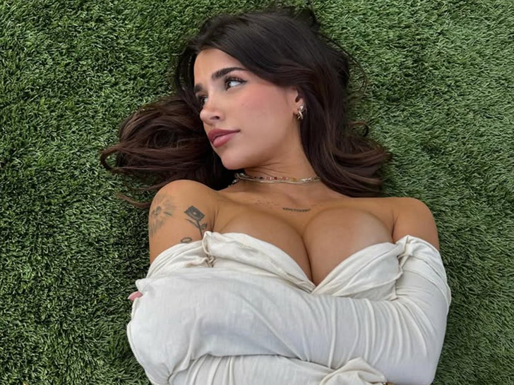 9561552e0da84c14956d3c1a2e41feab_md Ari Kytsya Hot Shots 2