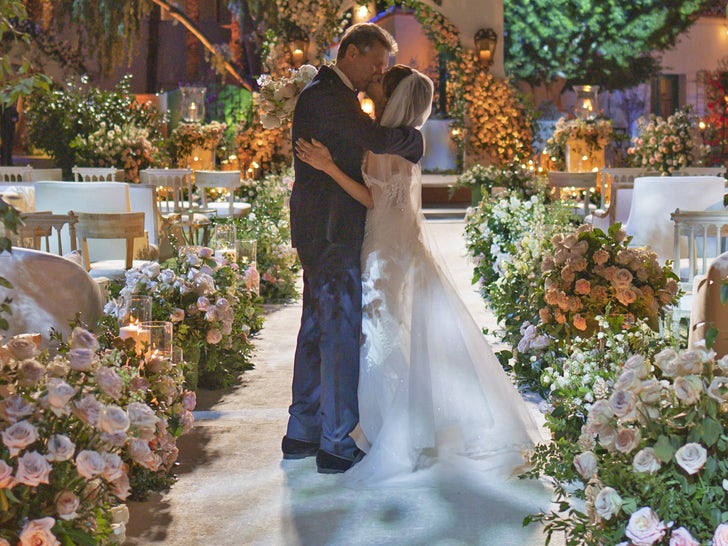 9606841568a34b06a0cde2ea12757894_md Golden Bachelor's Wedding Photos