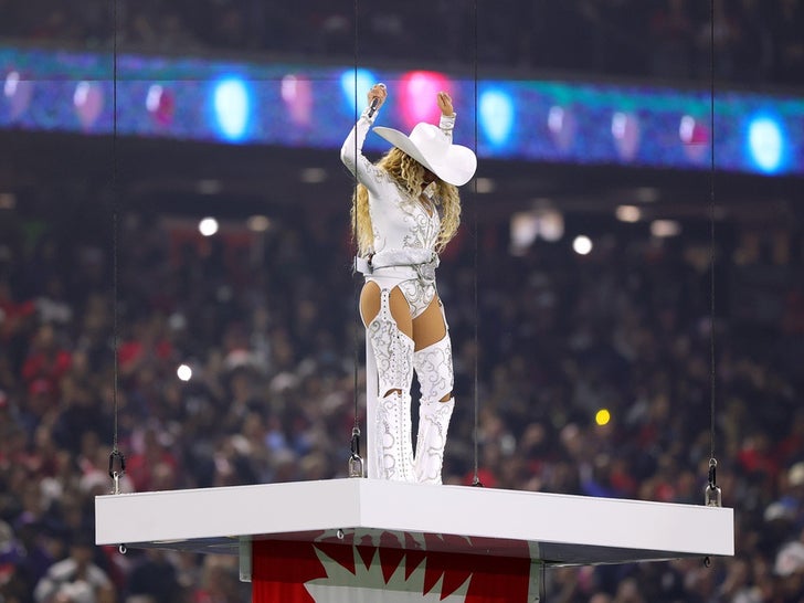 Beyonce Christmas Halftime Show photos 3