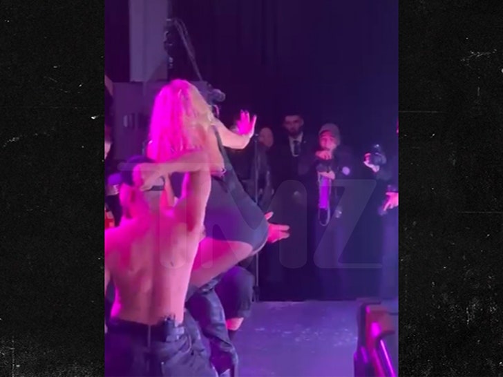 9705f837d35e4ca88c7a4999123d7217_md 020725_kesha-sg6