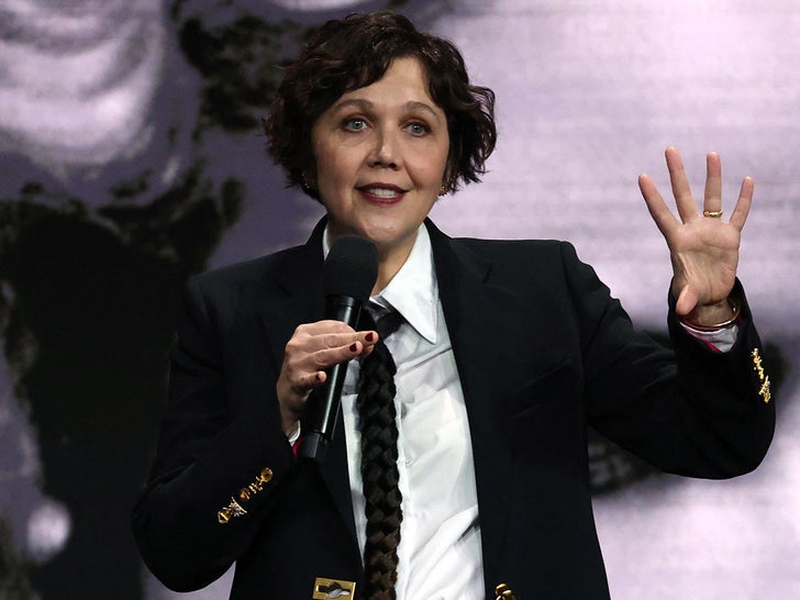 971533fe009b49ca8a7a764df448ce5c_md maggie gyllenhaal CinemaCon hair tie getty 2