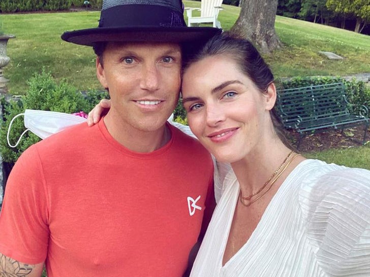 97a3a4593391452ca87ec66f53a308c1_md Sean Avery And Hilary Rhoda Together