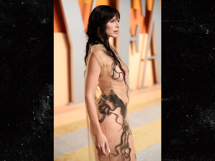 9826e54a76d14880b2a106d7ba9d8399_md julia fox oscars getty 5