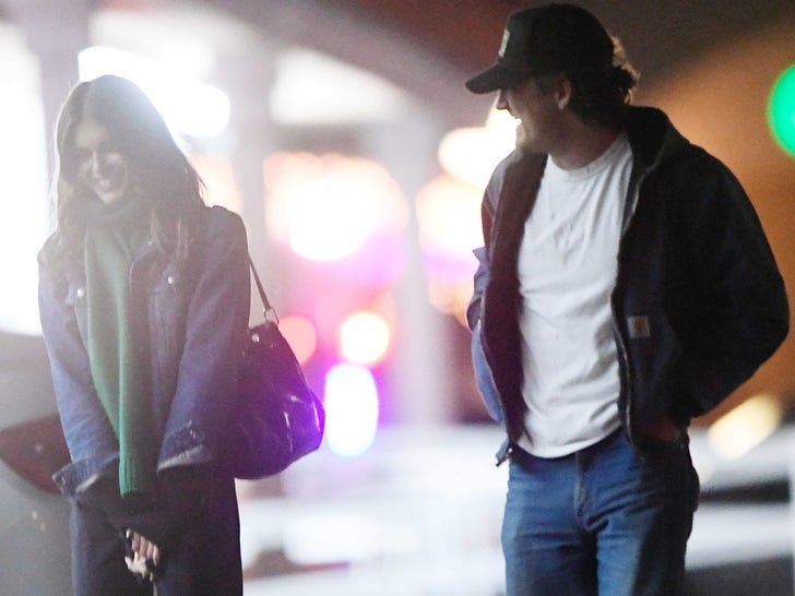 988f85cfa6bb4eab825000d0c3c584dd_md Kaia Gerber Cozies Up To Actor Lewis Pullman For His 32nd Bday