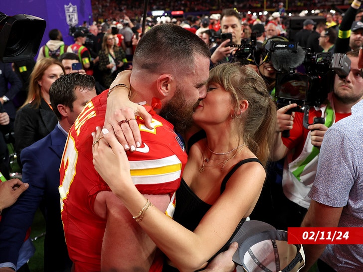 995486ccc31f435693fe90489587fe6d_md travis kelce taylor swift super bowl