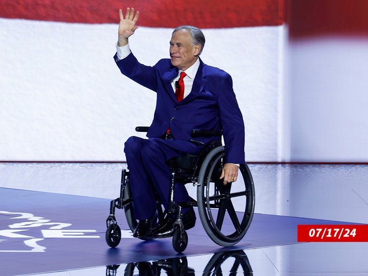 9a2fedd042f349a7b32a91061cf516ac_md greg abbott on stage