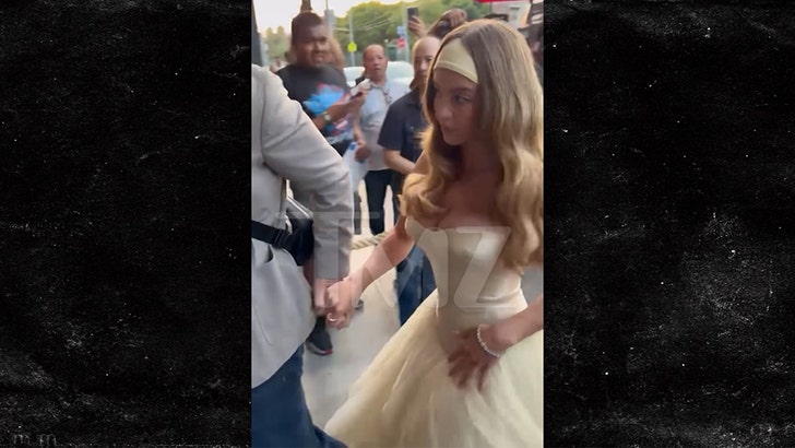 9a4579eafb5f4d41936502c630b8ce96_md 080425_sydney_sweeney_heckled_kal