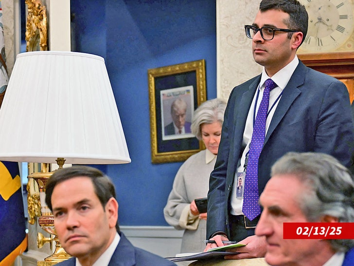 9cede3ae2df04636b5e097798b39022f_md donald trump portrait oval office getty.