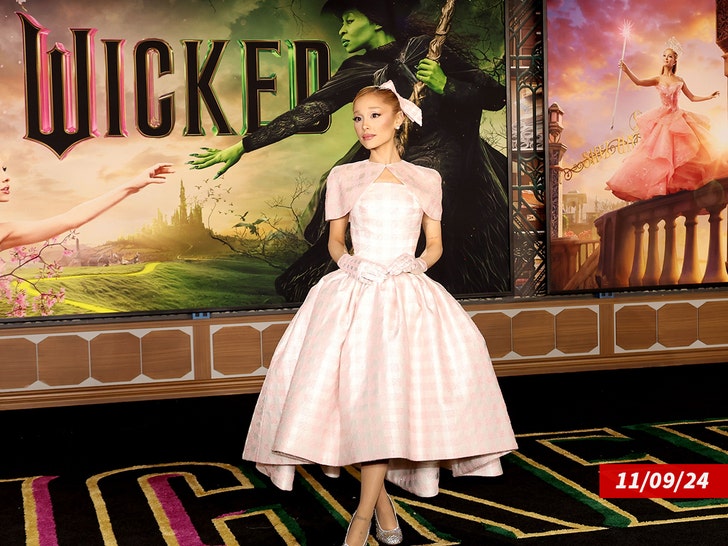 9dfb20cc393145c3ab6b8f91b9bc94ac_md ariana grande wicked premiere
